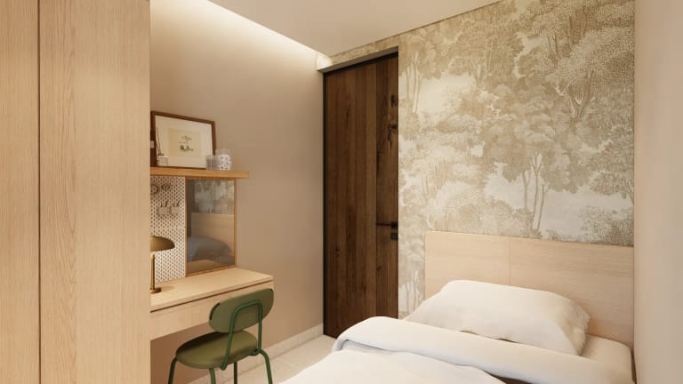 Kamar utama Mula Sudimara — master bedroom headboard hijau dengan pencahayaan natural